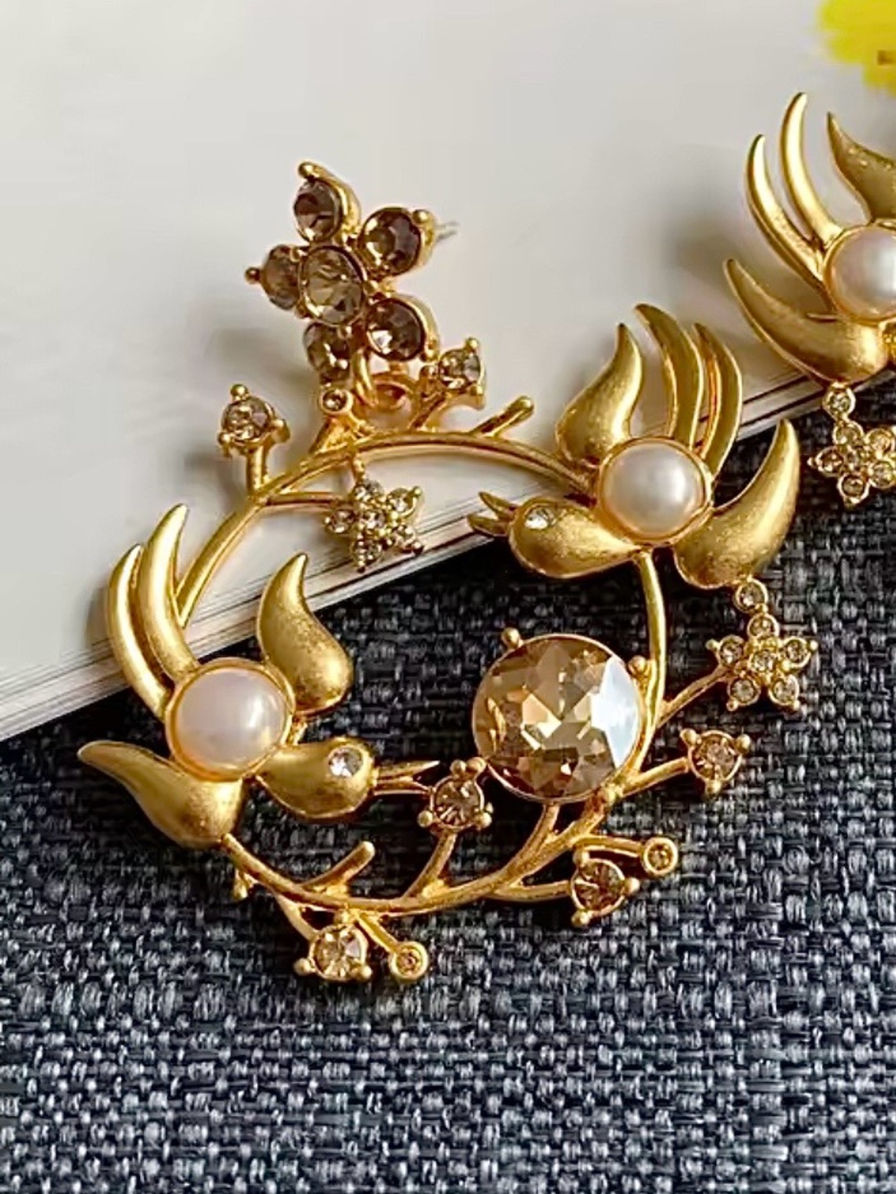 Oscar de la Renta Bird Wreath Hoop Earrings - Picture 3 of 4